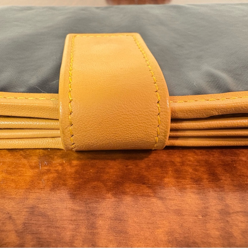 Hunting World Black and Tan Long Wallet Excellent Condition - Picture 4 of 8